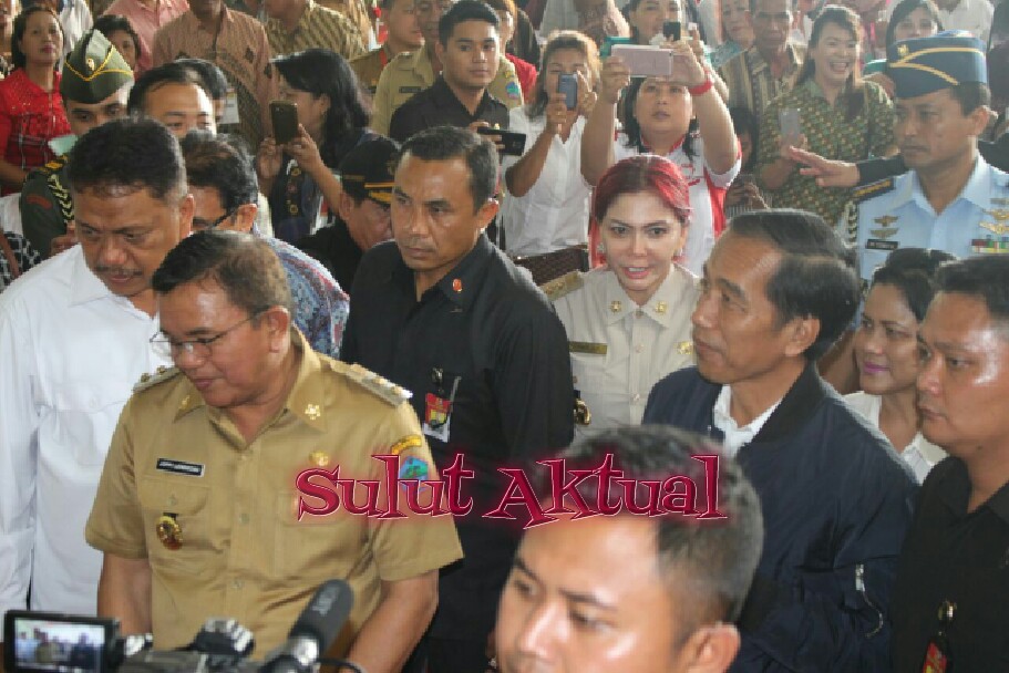 Didampingi Bupati VAP dan Wabup Joppi Lengkong, Jokowi berbaur dengan warga di Pendopo Pemkab Minut.