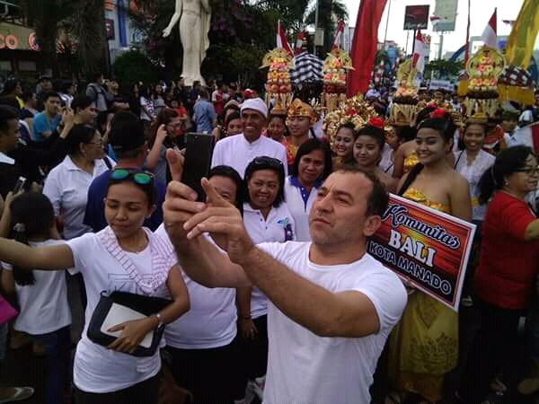 Turis asing yang membanjiri event Manado Fiesta 2017 di Manado.
