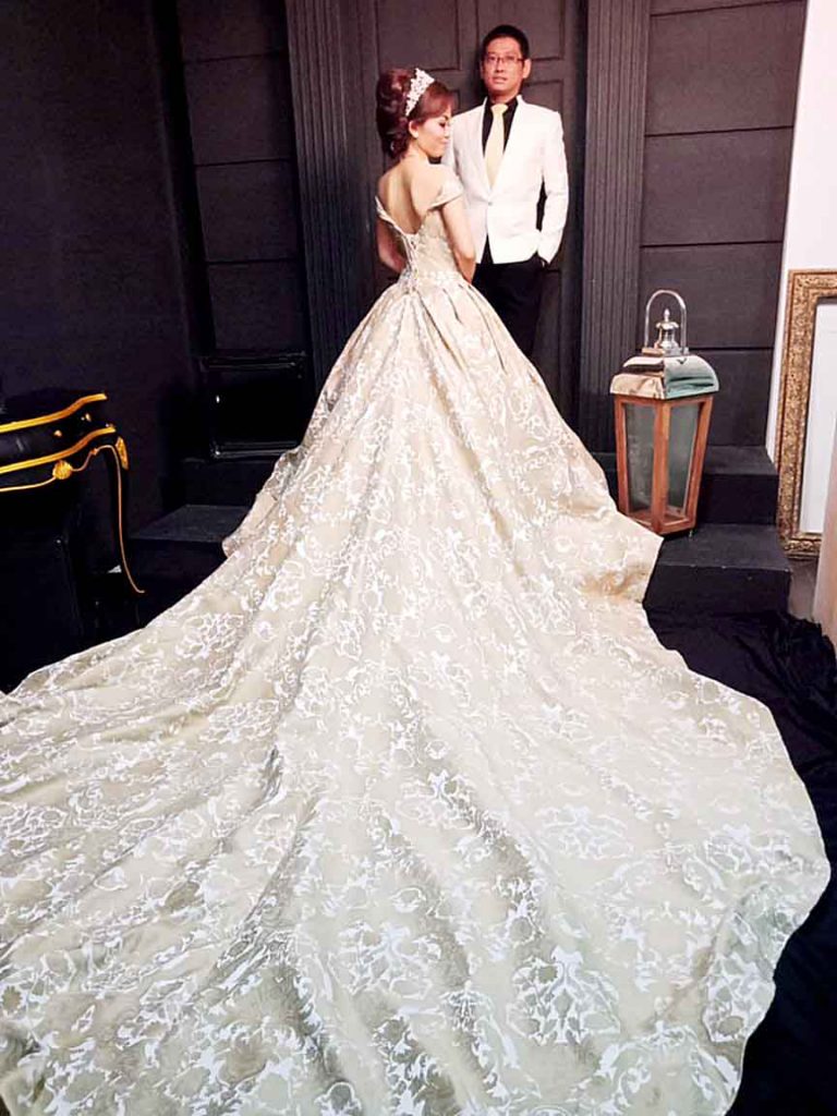 Salah satu gaun pengantin yang anggun menjadi ciri khas New The House of Goen.