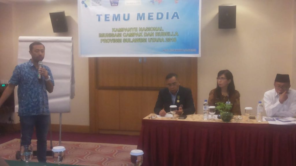 Konsultan UNICEF dr Halik Malik MKM membuka media briefing di Hotel Aston Manado, Jumat (20/7/2018).