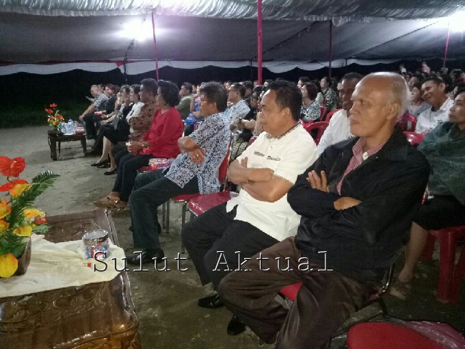 Wakil Ketua Dekab Minut Denny Wowiling turut hadir dalan KKR Pemkab Minut, serta ribuan warga lainnya.