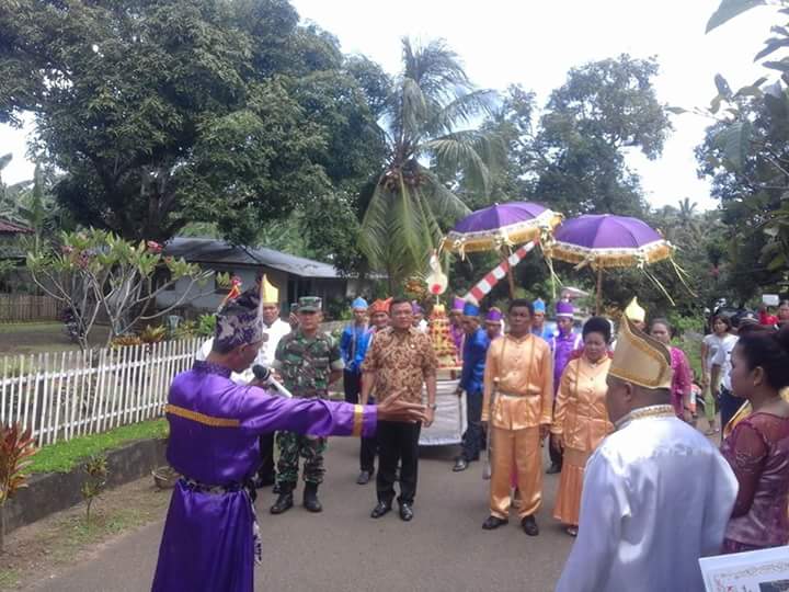 Wabup Joppi Lengkong menghadiri Tulude di Kecamatan Likupang Barat.