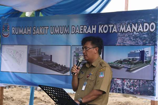 Kadis PUPR Bart Assa saat menjelaskan proses pembangunan RSUD Manado.