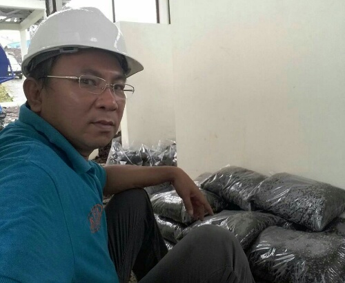 Joike Tumbel S.Pt  Kepala RPH Manado yang juga Project Leader pembuatan Pupuk Cerdas ini.